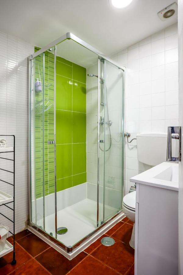 Cozy 3 Bedroom Apt In Lively Bairro Alto Lisbon Luaran gambar