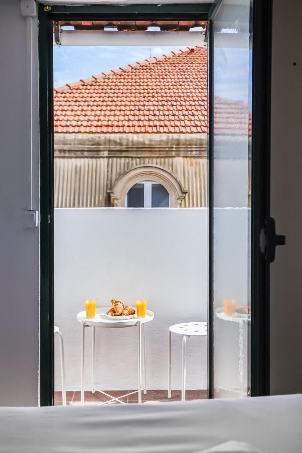Cozy 3 Bedroom Apt In Lively Bairro Alto Lisbon Luaran gambar