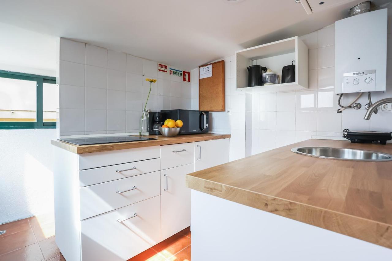 Cozy 3 Bedroom Apt In Lively Bairro Alto Lisbon Luaran gambar