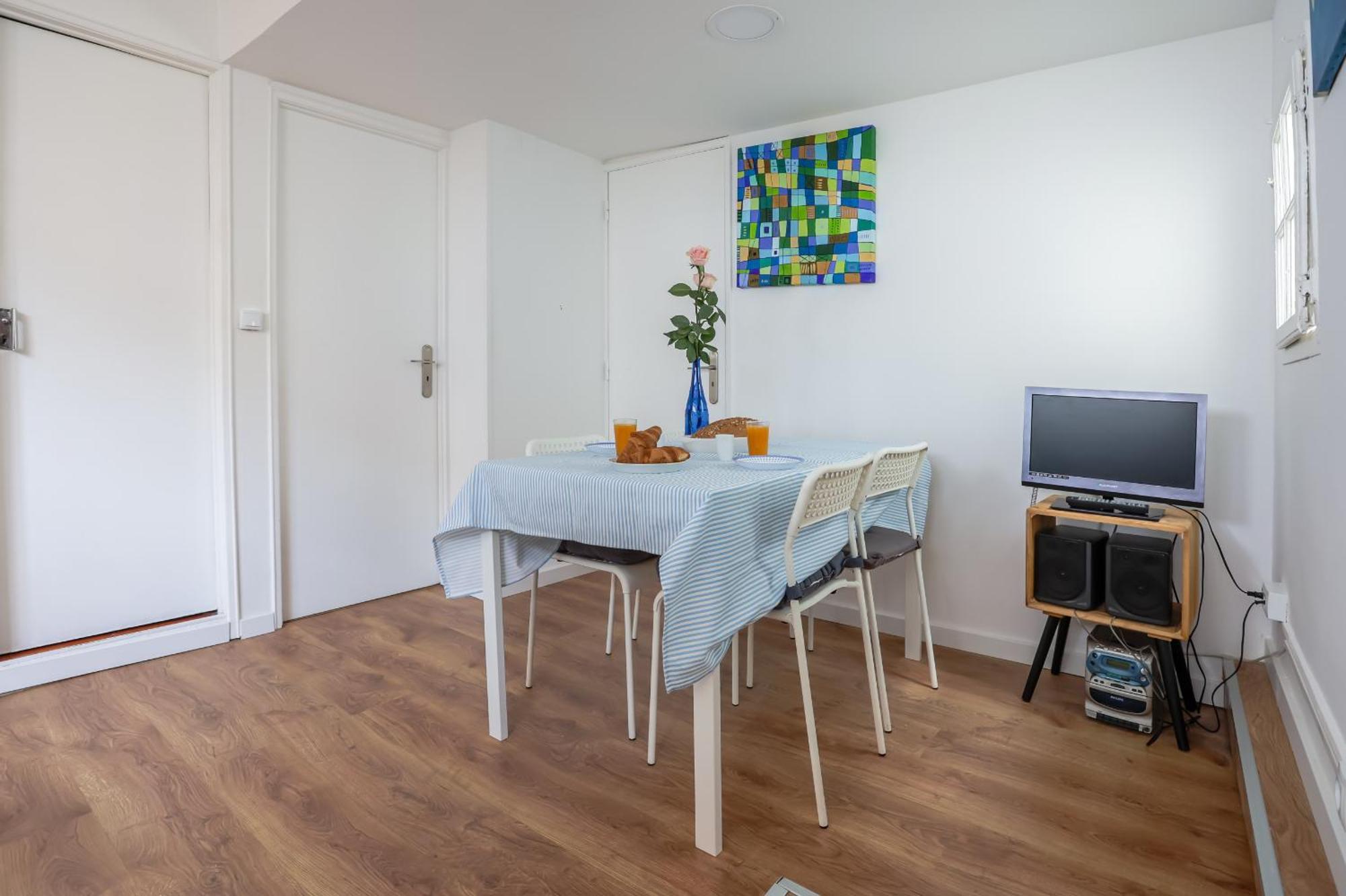 Cozy 3 Bedroom Apt In Lively Bairro Alto Lisbon Luaran gambar
